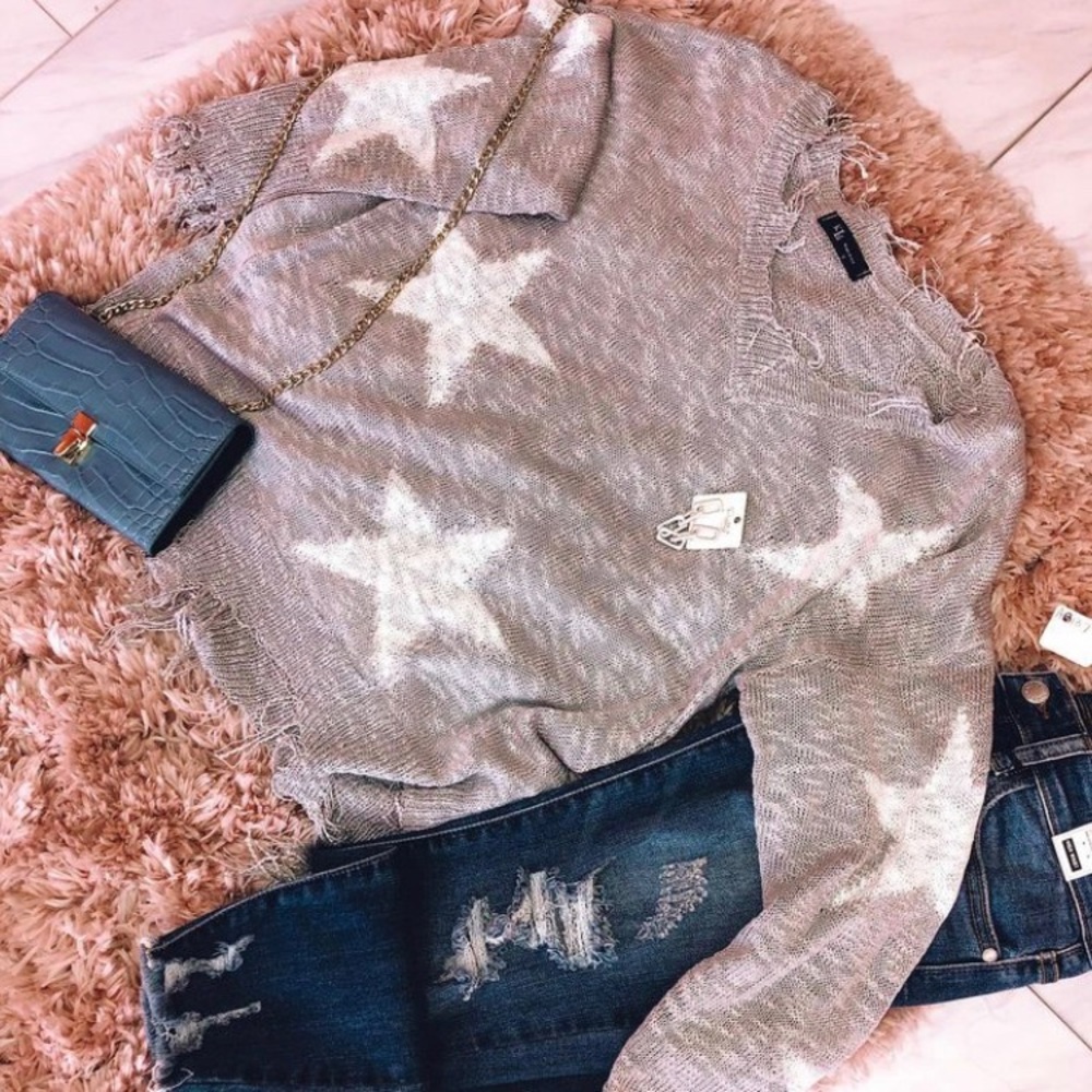 Distressed long sleeve star top🌟HP🌟